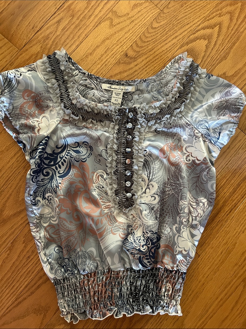 Y2K American Rag Silver Paisley Ruffle-Trim Blouse with Navy and Blush Accents